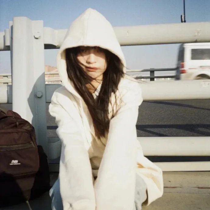 院子里的女人